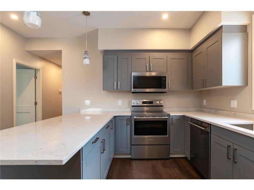 1106 Hawthorne Avenue E Saint Paul MN 55106 6822266 image4