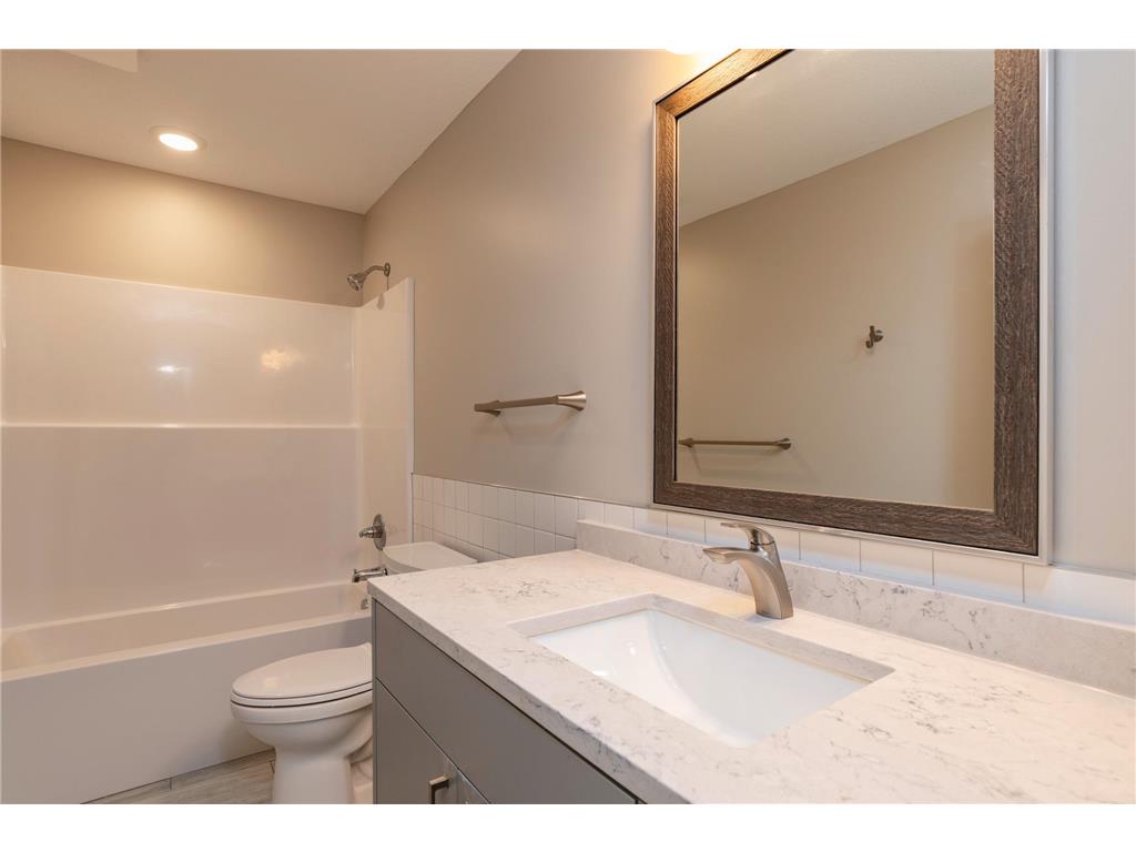 1106 Hawthorne Avenue E Saint Paul MN 55106 6822266 image9