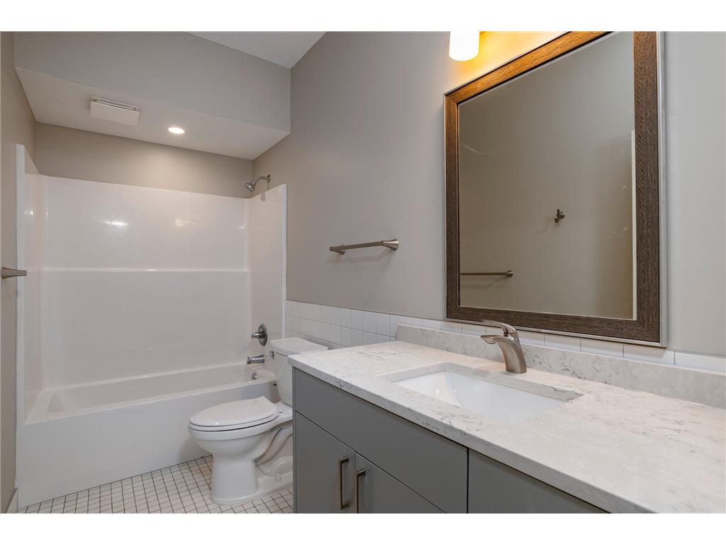 1106 Hawthorne Avenue E Saint Paul MN 55106 7046949 image23