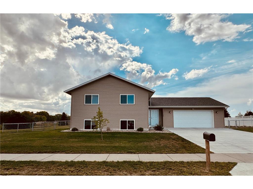 1107 Stockholm Avenue Marshall MN 56258 6604400 image1