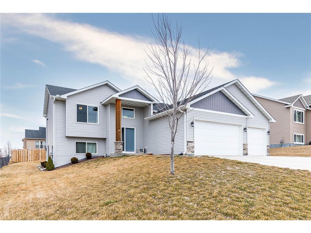 1107 Tikalsky Street SE New Prague MN 56071 6500143 image1