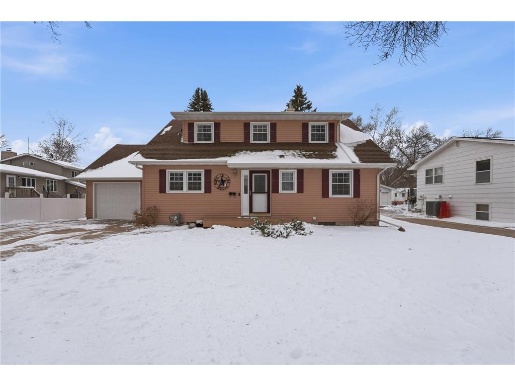 1109 13th Avenue SW Willmar MN 56201 7033835 image1