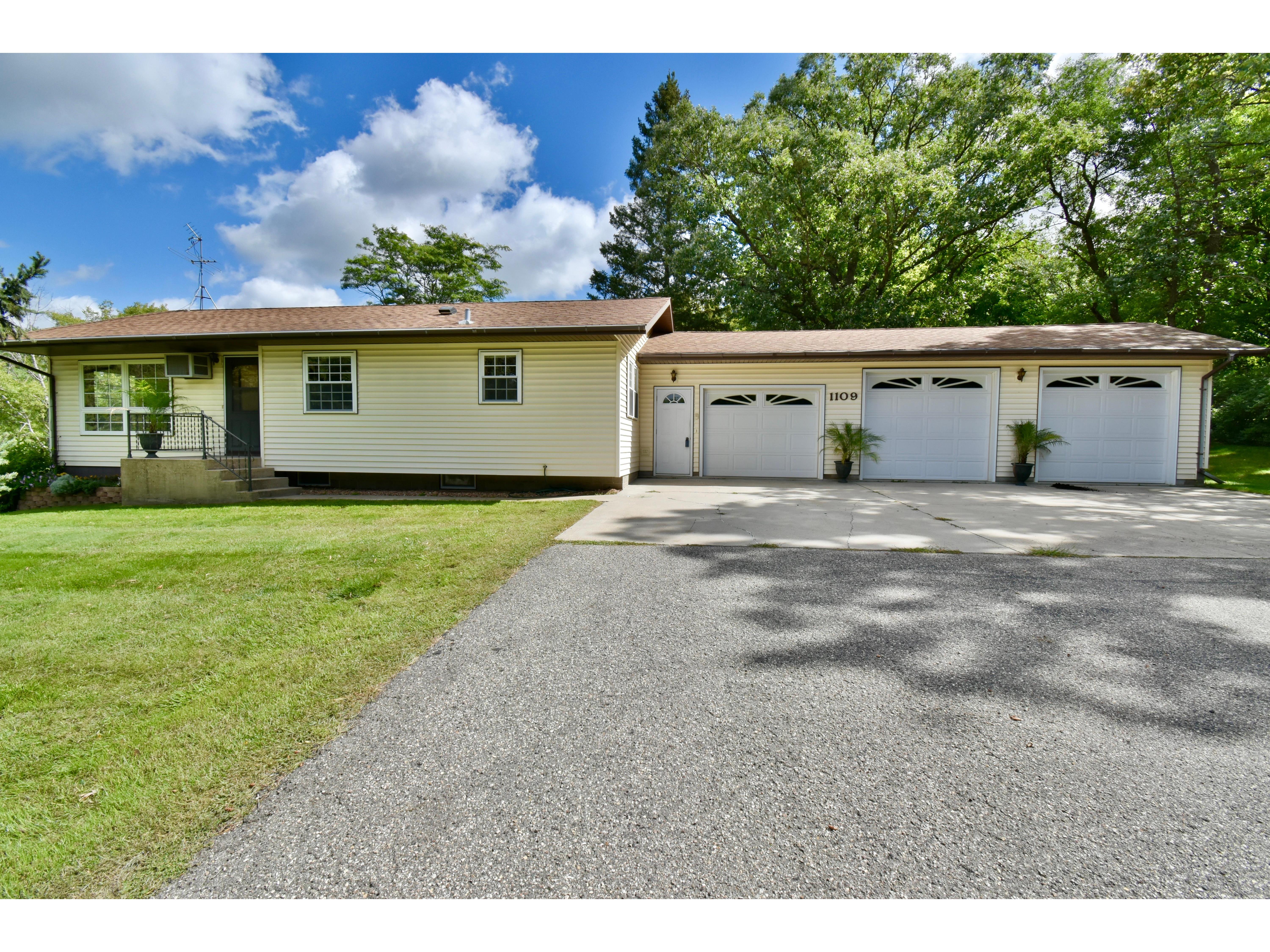 1109 N Mckay Avenue Ne Alexandria Mn 56308 Mls 5616380 Edina Realty