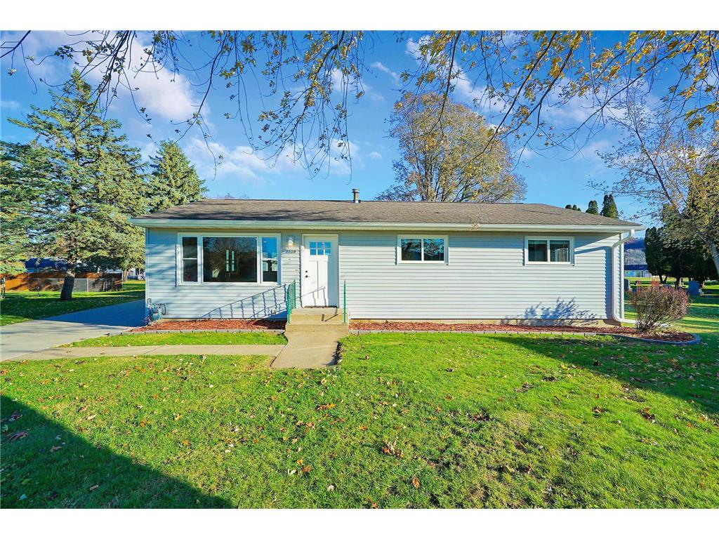 1109 W Center Street Lake City MN 55041 6458664 image1