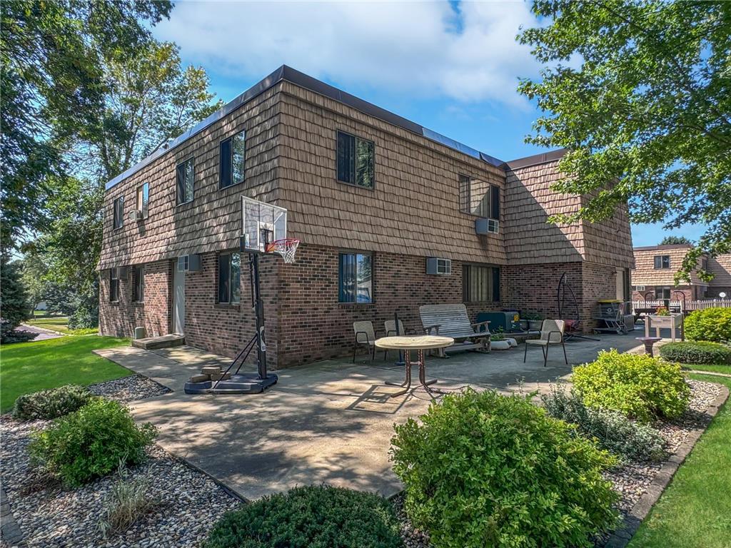 111 & 107 Dorothy Street Fairmont MN 56031 7002044 image1