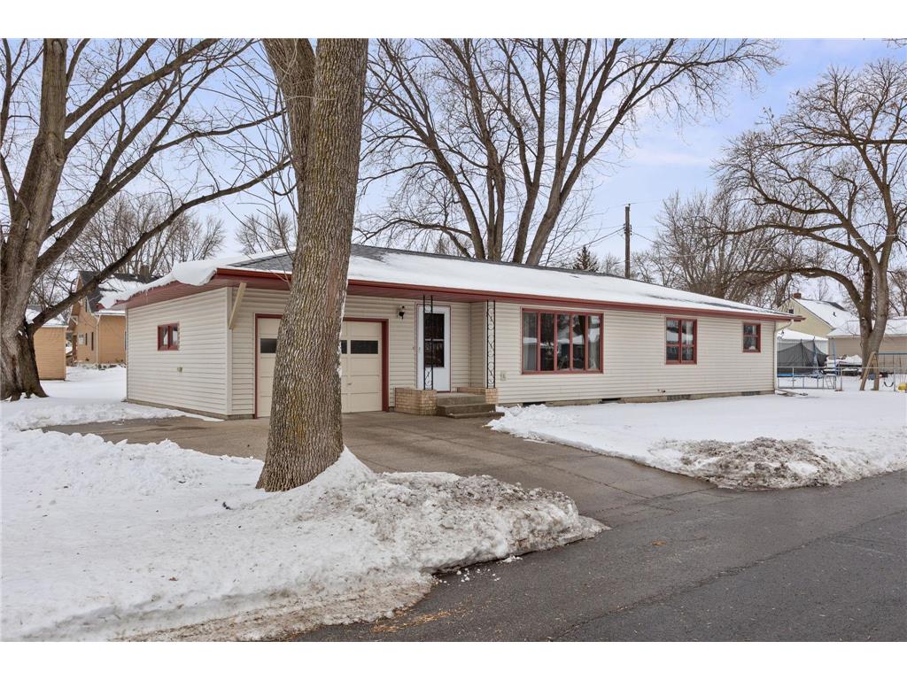 111 George Avenue E Winsted MN 55395 7025355 image1