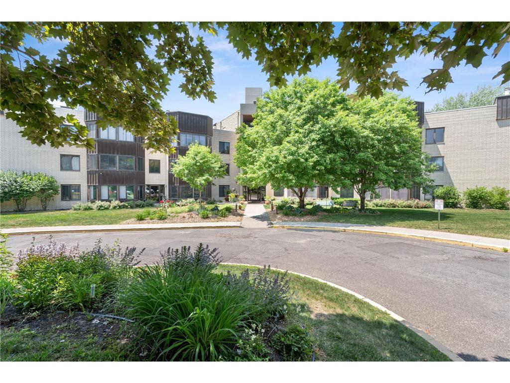 111 Imperial Drive W 209, West Saint Paul, MN, 55118 MLS 7672482