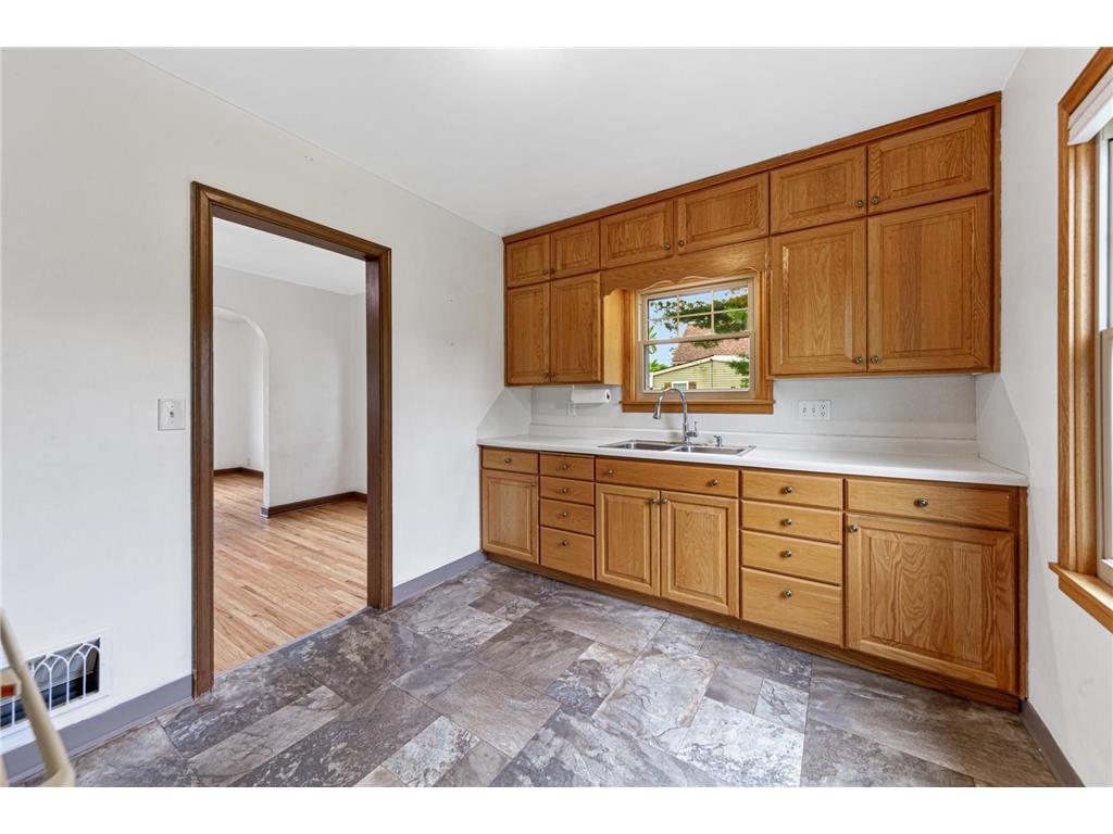 111 Joy Avenue SW Madelia MN 56062 7068184 image10