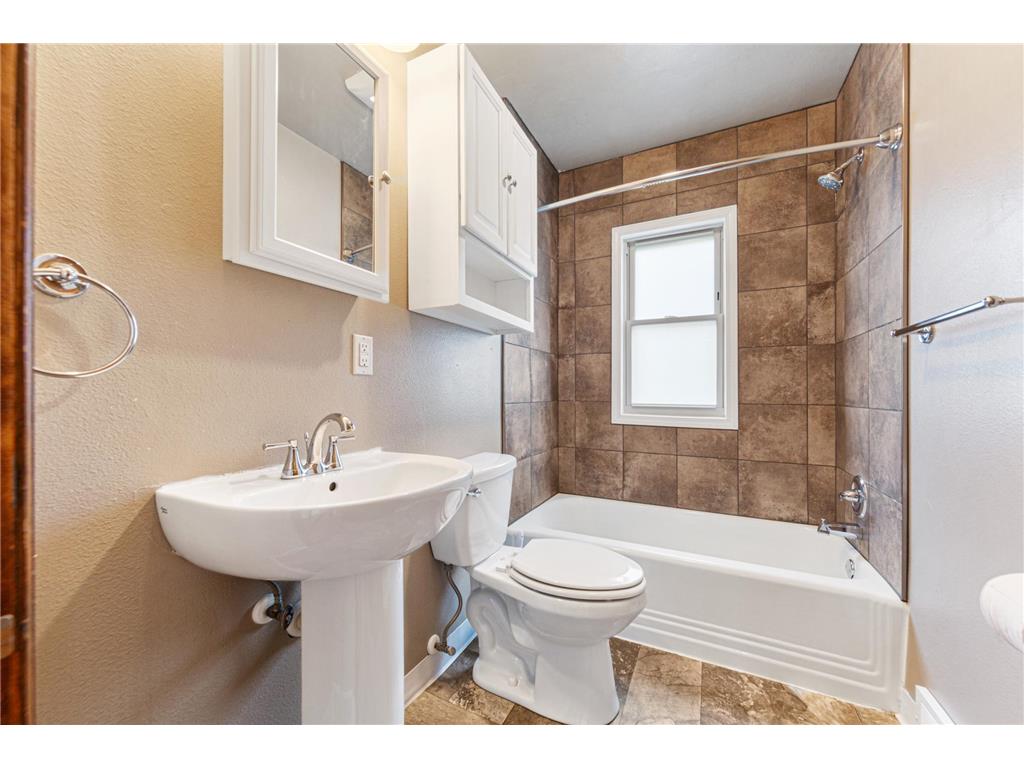 111 Joy Avenue SW Madelia MN 56062 7068184 image15