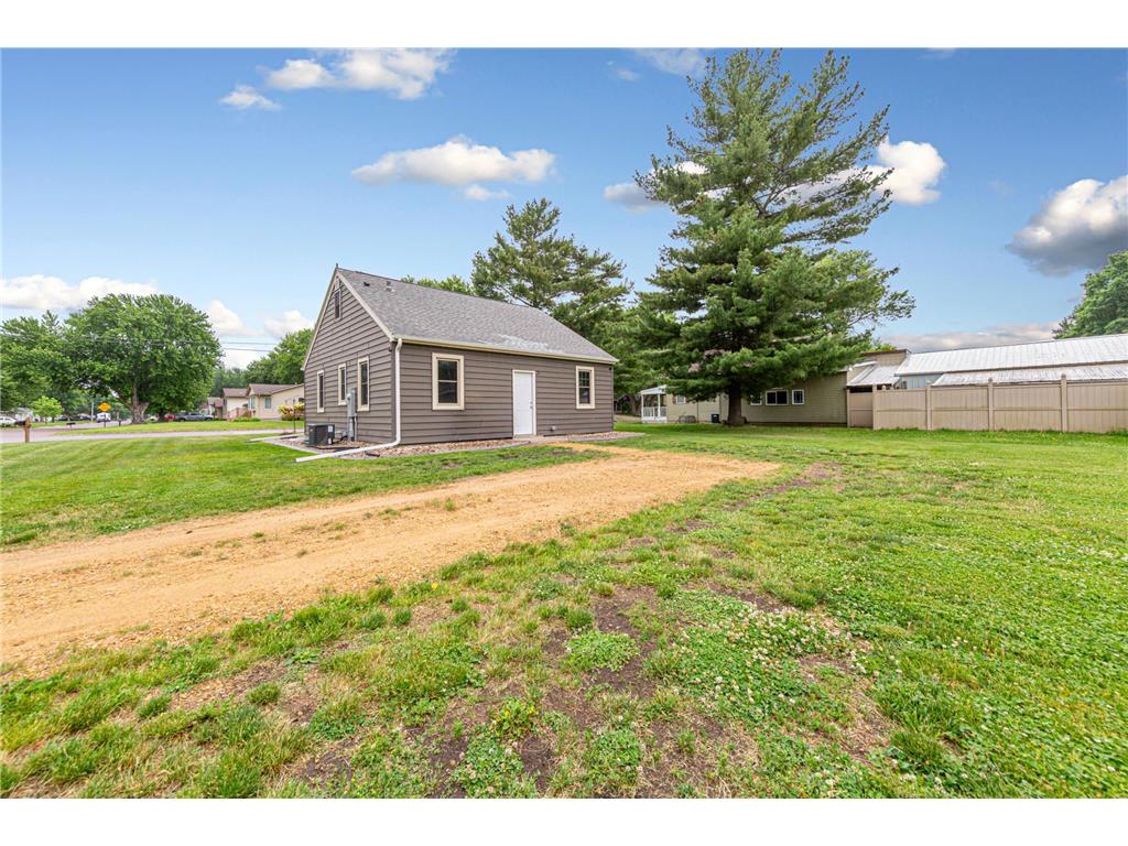 111 Joy Avenue SW Madelia MN 56062 7068184 image27