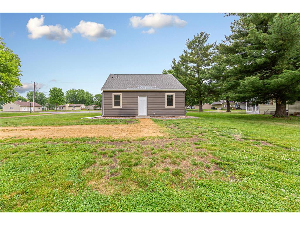 111 Joy Avenue SW Madelia MN 56062 7068184 image28