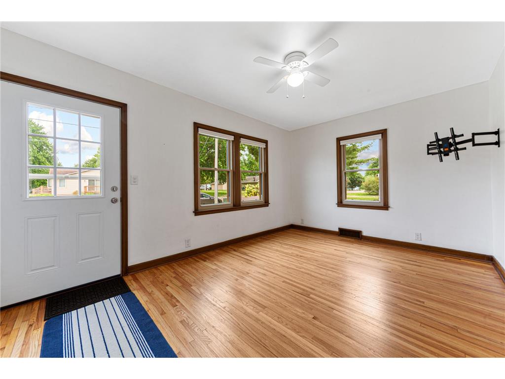 111 Joy Avenue SW Madelia MN 56062 7068184 image3