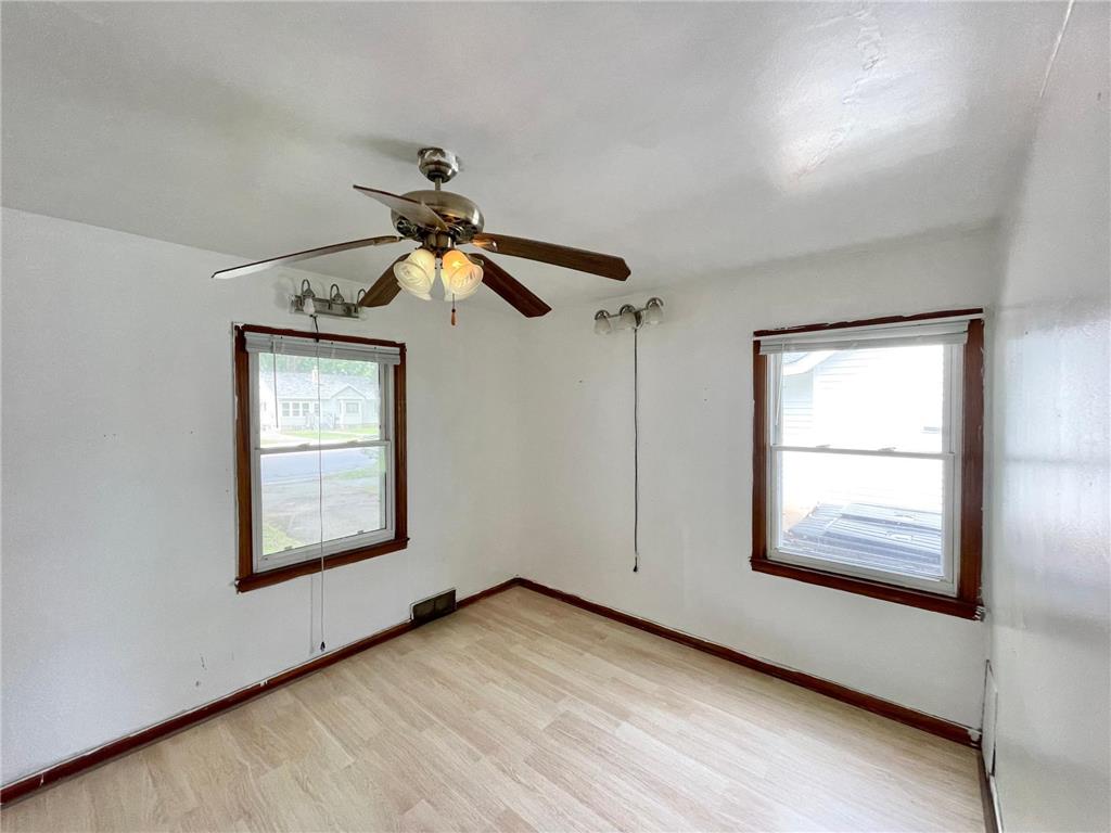 111 N Park Avenue Springfield MN 56087 6728794 image22