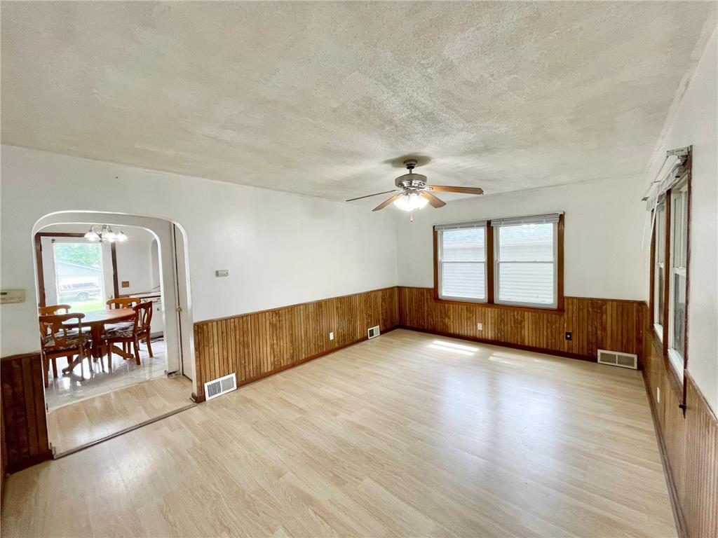 111 N Park Avenue Springfield MN 56087 6728794 image5