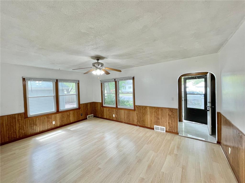 111 N Park Avenue Springfield MN 56087 6728794 image6