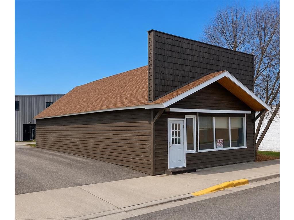 111 WABASHA Avenue NE Warroad MN 56763 7079455 image1