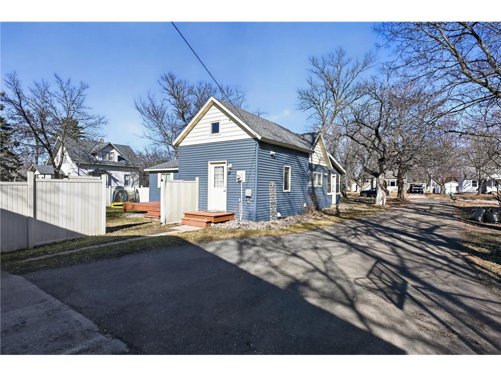1110 Bryant Street Alexandria MN 56308 7053300 image5