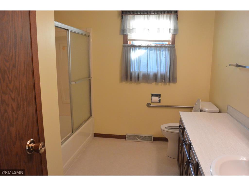 1110 Mcleod Avenue N Glencoe MN 55336 7085309 image18