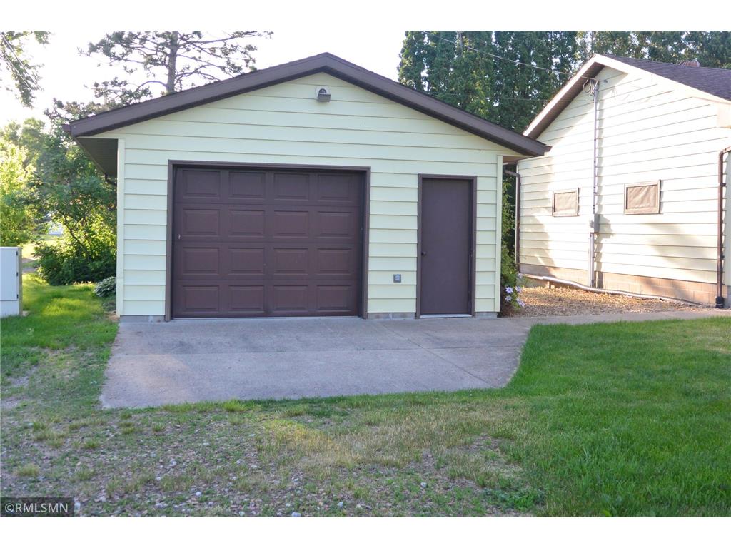1110 Mcleod Avenue N Glencoe MN 55336 7085309 image3