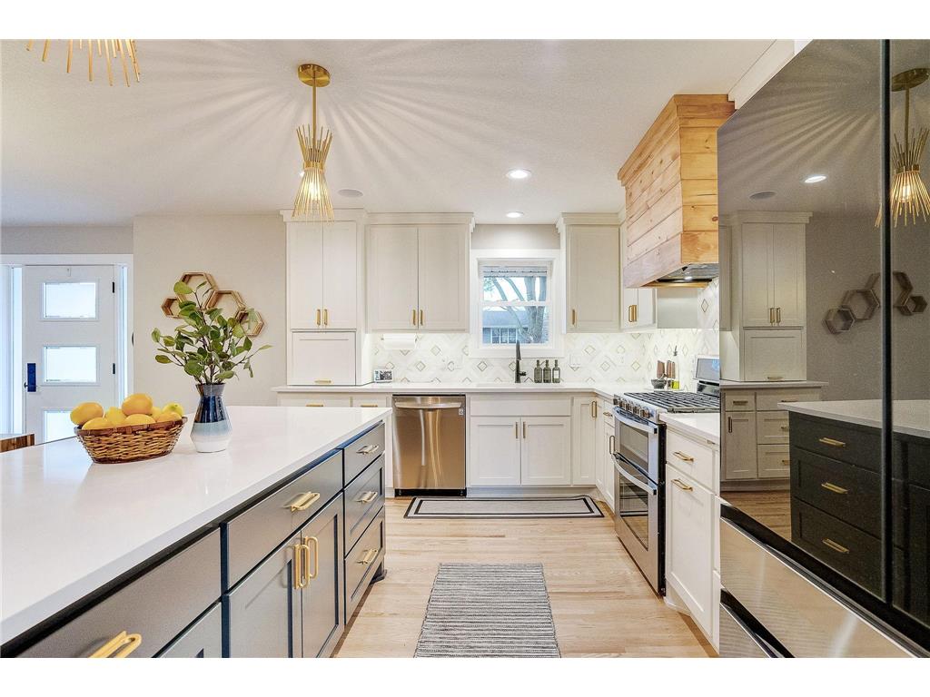 11105 Oak Knoll Terrace S Minnetonka MN 55305 6463868 image1