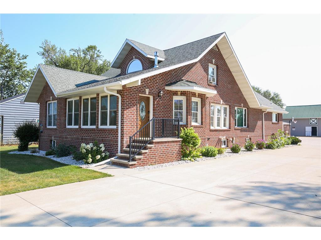 1111 4th Avenue SW, Pipestone, MN 56164 MLS 6415641 Edina Realty