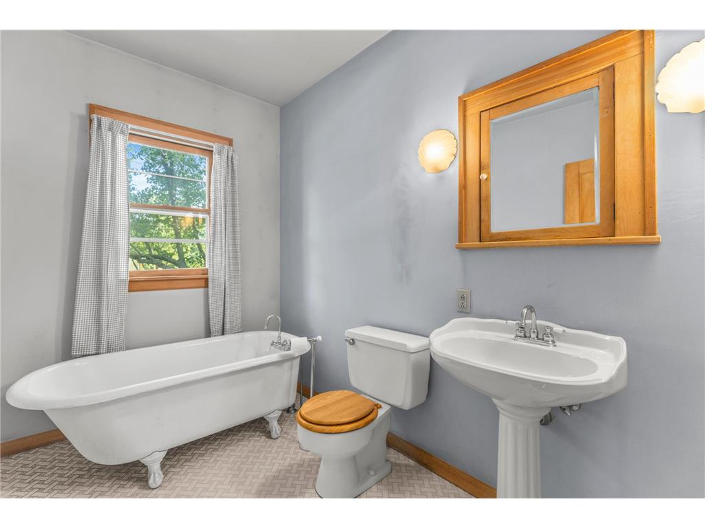 1111 Lane Place Saint Paul MN 55106 7084192 image17