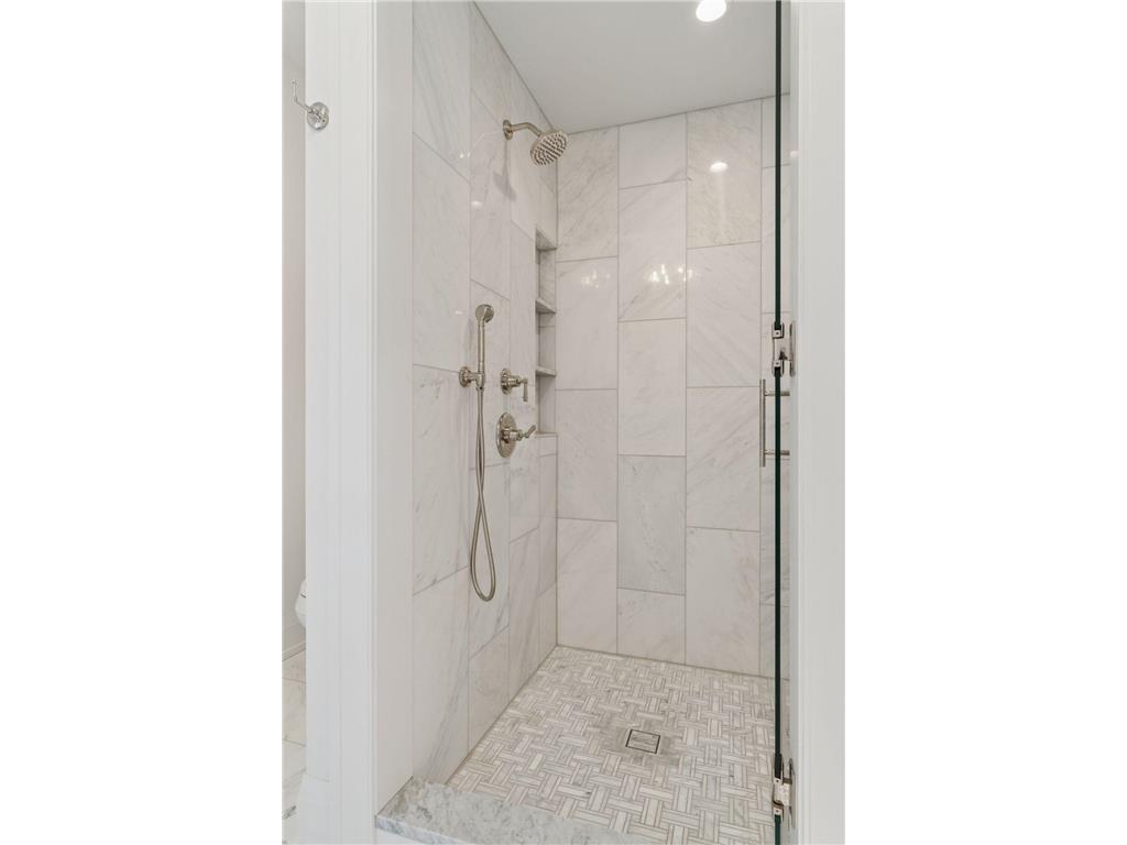 1111 W River Parkway #15E Minneapolis MN 55415 7054180 image26