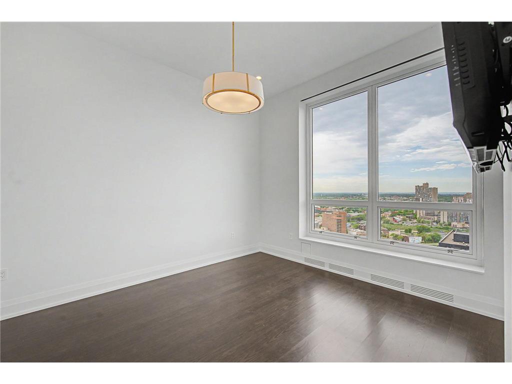 1111 W River Parkway #26B Minneapolis MN 55415 7079816 image8
