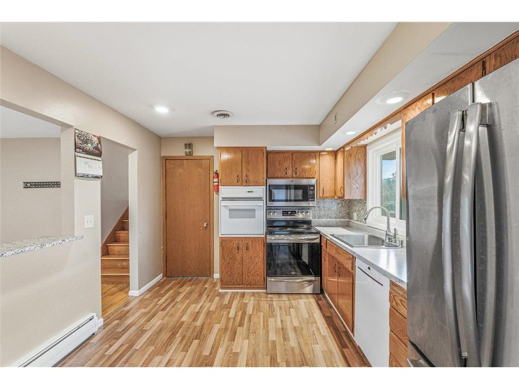 11111 Carver Court Burnsville MN 55337 7100087 image18