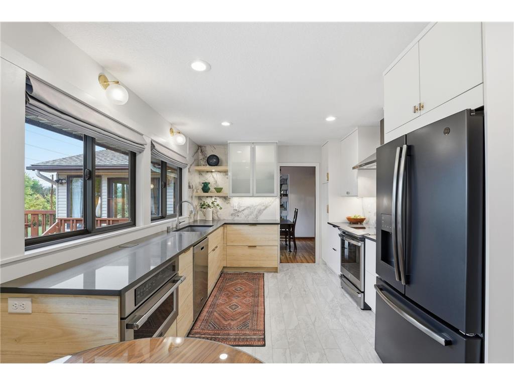 11115 Carver Court Burnsville MN 55337 6790999 image1