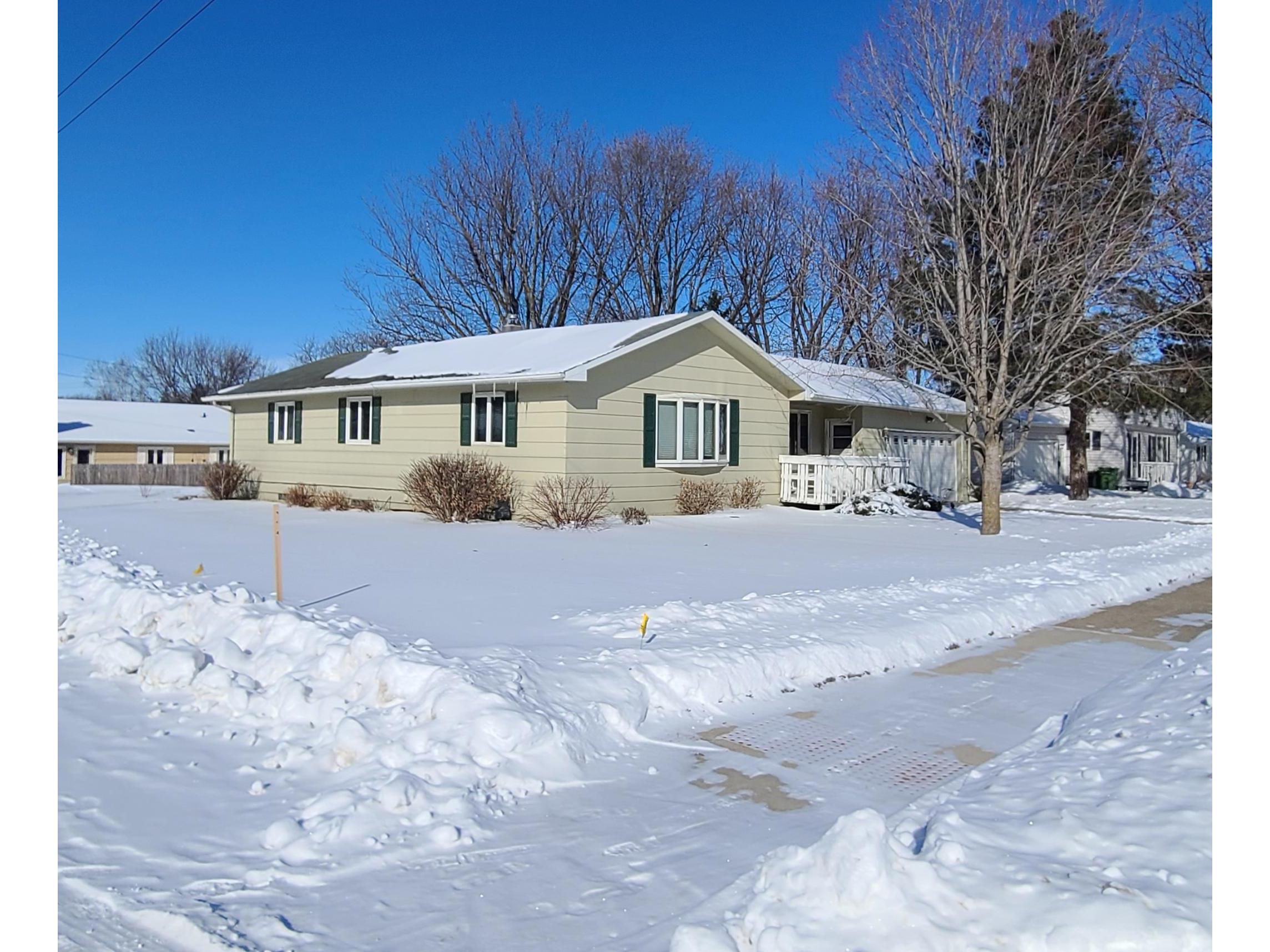 1112 5th Avenue Sw Pipestone Mn 56164 Mls 5712980 Edina Realty