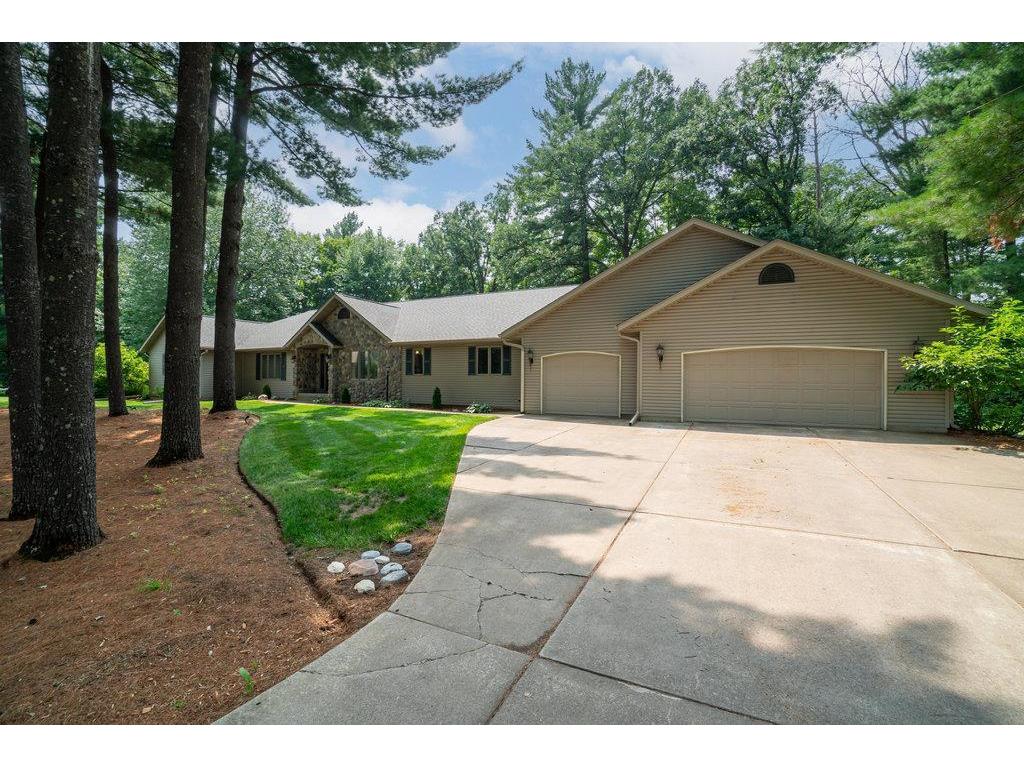 1112 Elm Avenue W Menomonie WI 54751 6407977 image1