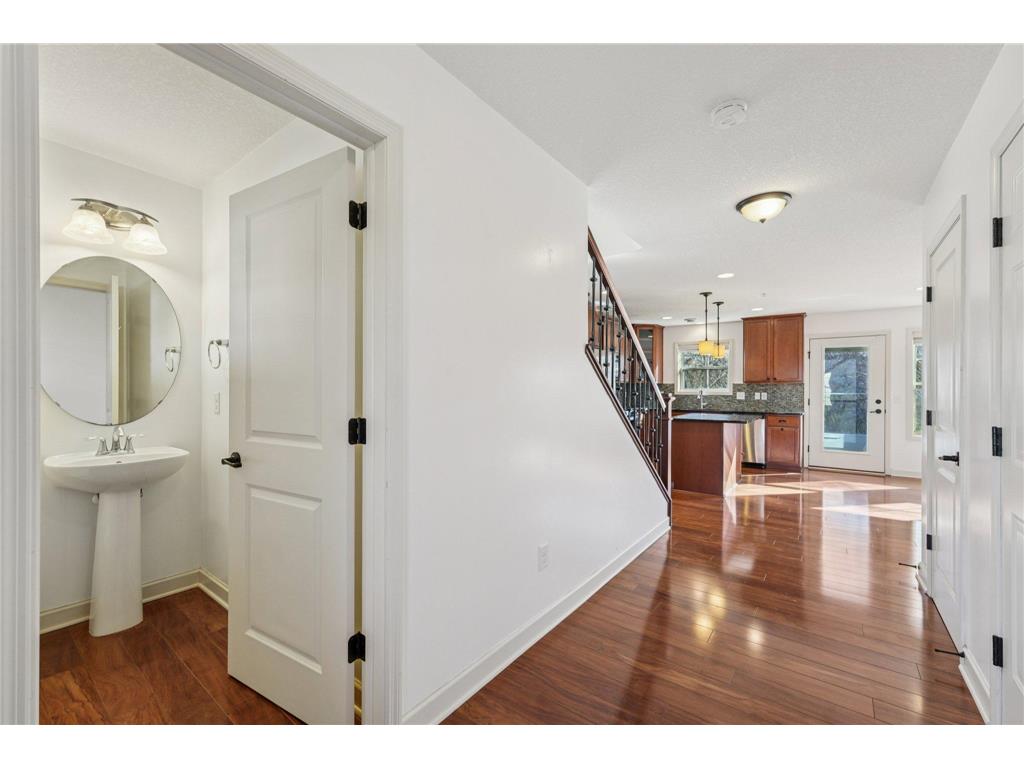 1112 Station Trail Eagan MN 55123 6815836 image9