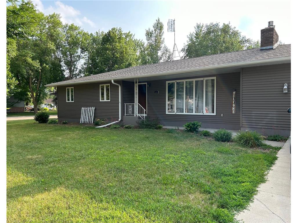 1113 Park Lane Morris MN 56267 6394837 image1