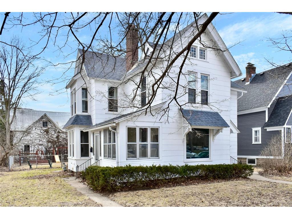 1113 W Howard Street Winona MN 55987 6692554 image1