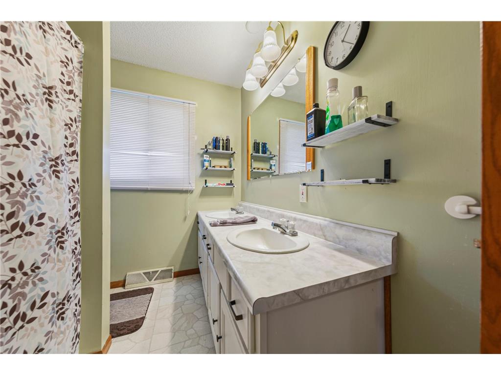 1114 N High Street Lake City MN 55041 - PEPIN 7087357 image19
