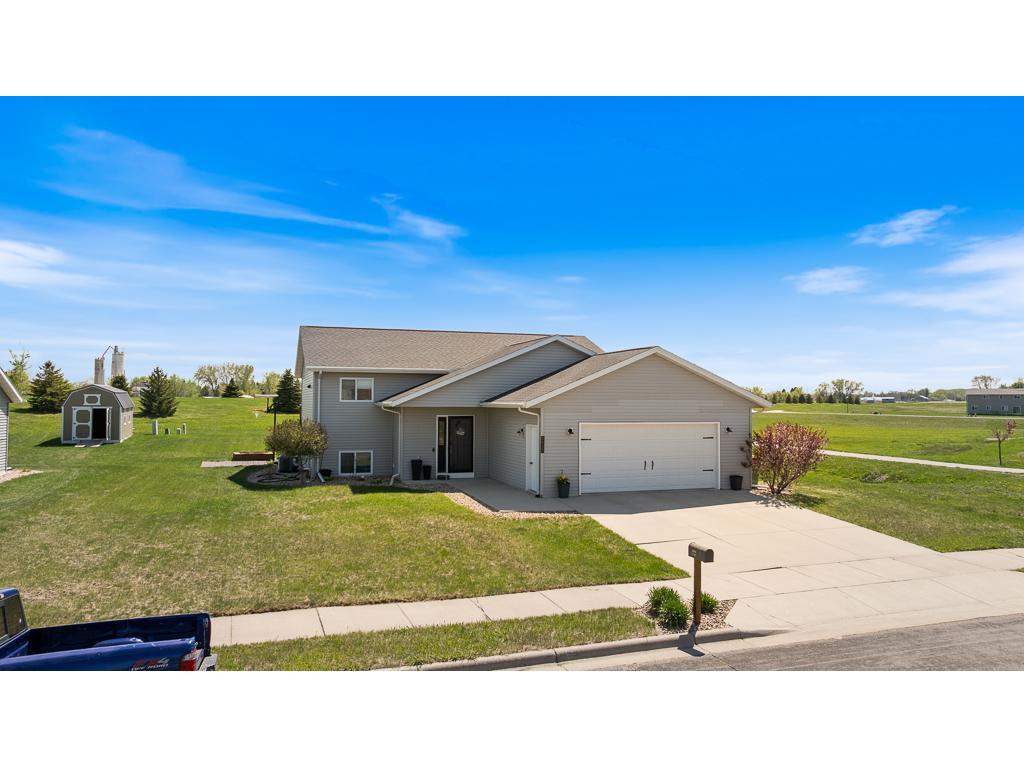 1117 Stockholm Avenue Marshall MN 56258 6718303 image1