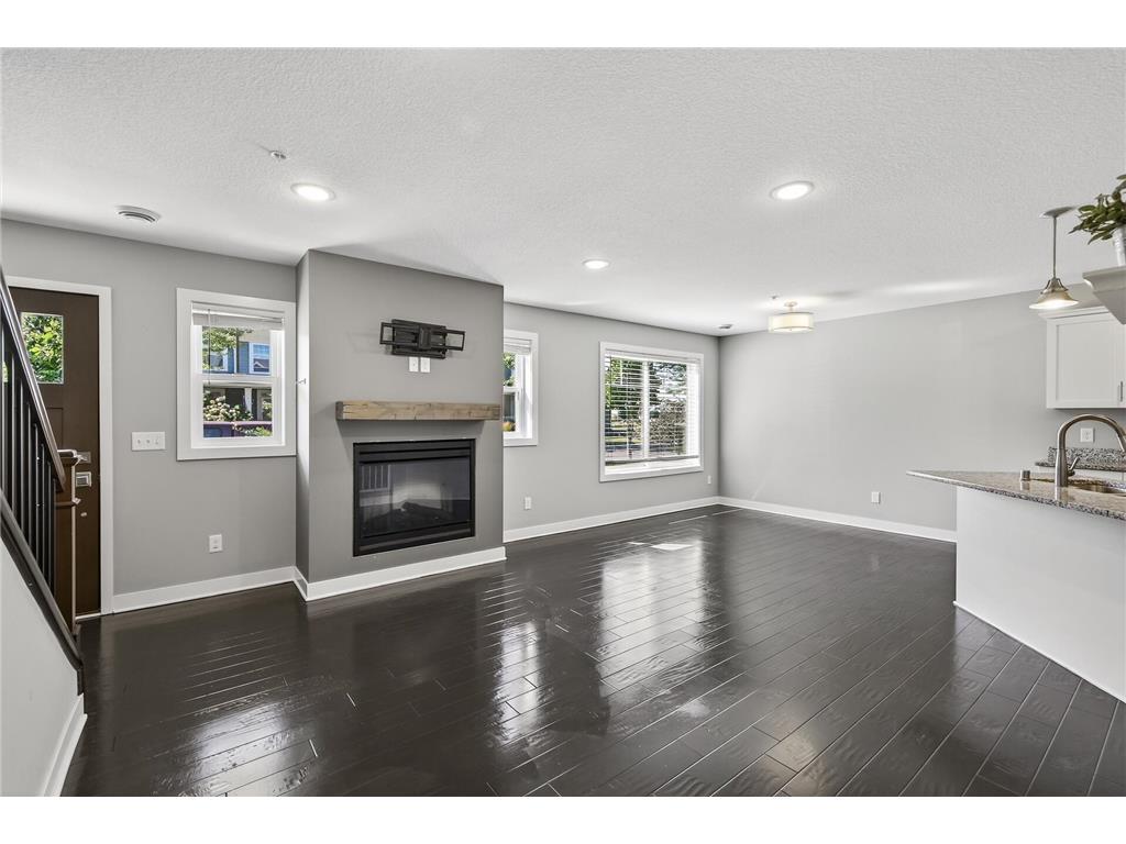 11184 69th Street NE Albertville MN 55301 6766028 image1