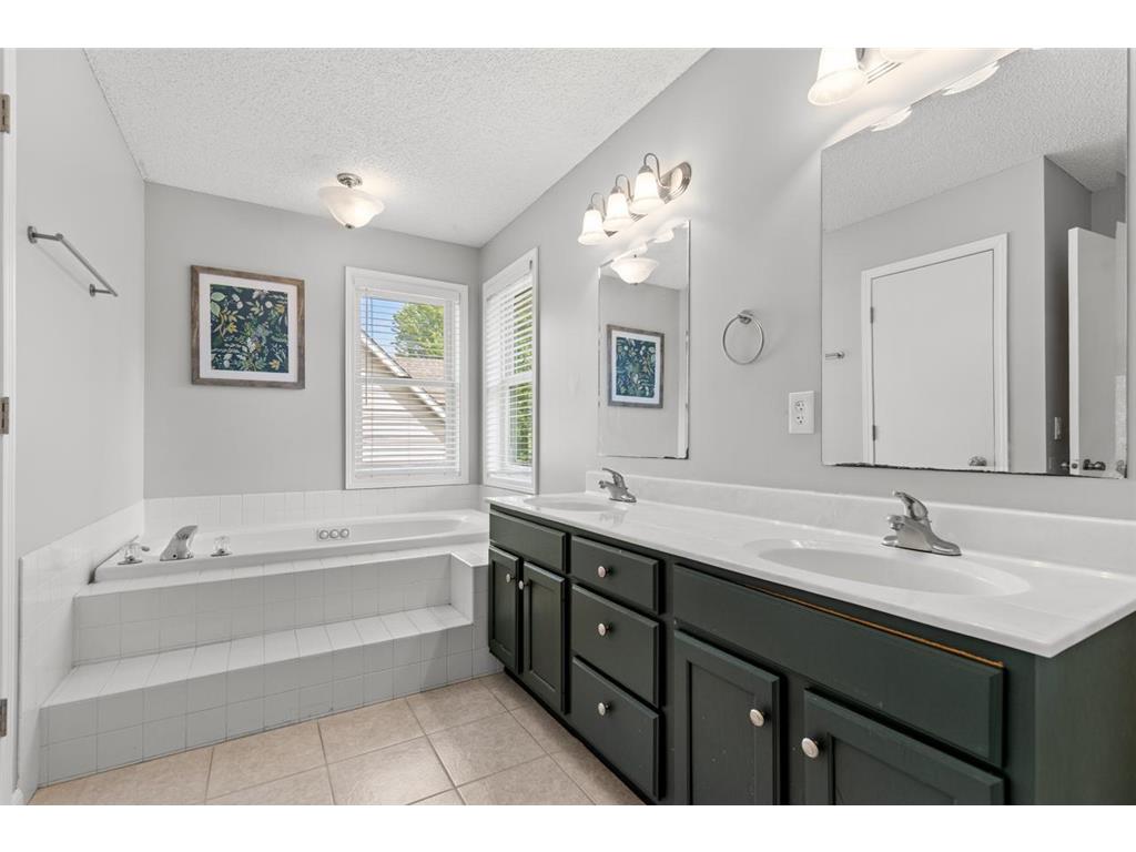 1119 Bluff Pass S Chaska MN 55318 7088642 image23