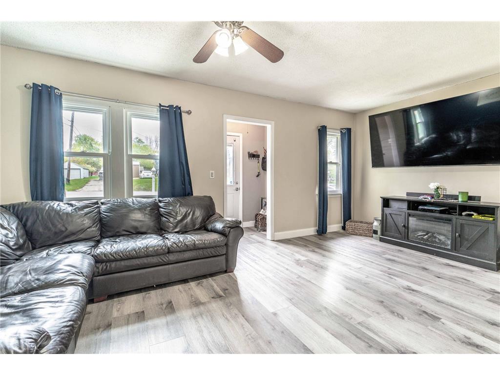 1119 N Lake Street Fergus Falls MN 56537 7076818 image17