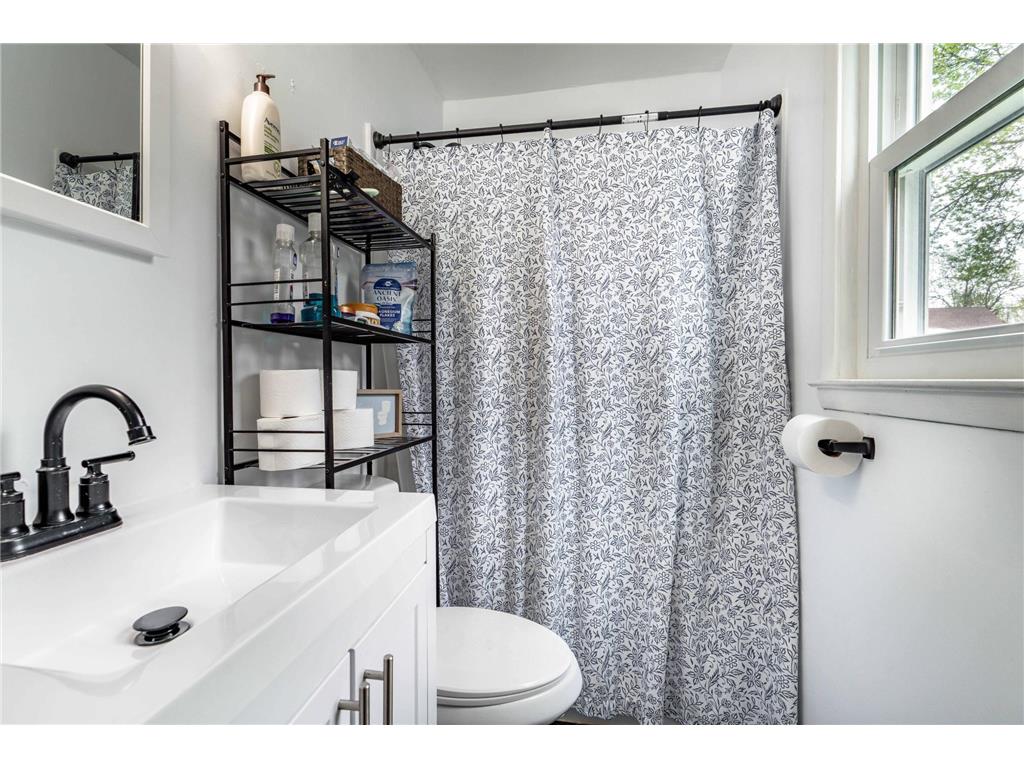 1119 N Lake Street Fergus Falls MN 56537 7076818 image26