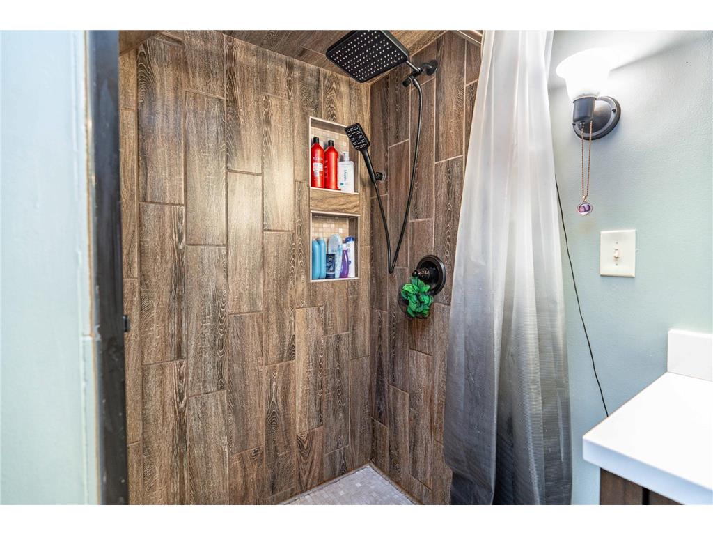 1119 N Lake Street Fergus Falls MN 56537 7076818 image39