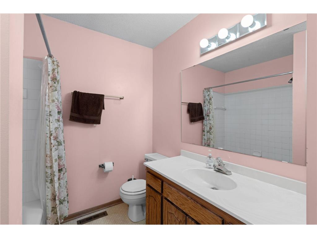 112 South Drive #D Circle Pines MN 55014 7091063 image10