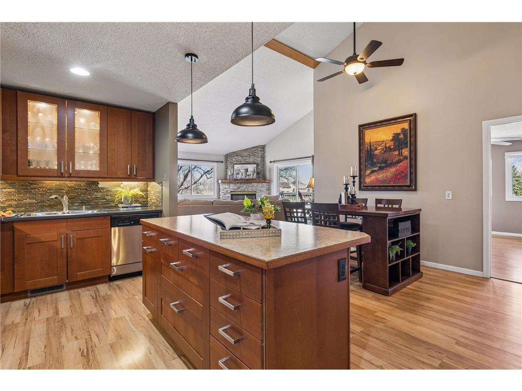 1120 Aston Place Burnsville MN 55337 7013804 image11