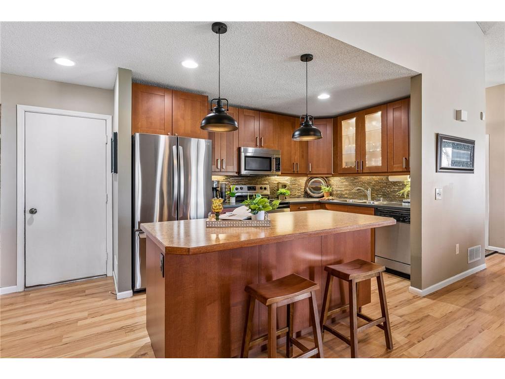 1120 Aston Place Burnsville MN 55337 7013804 image12