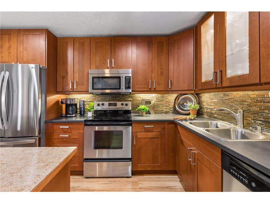 1120 Aston Place Burnsville MN 55337 7013804 image14