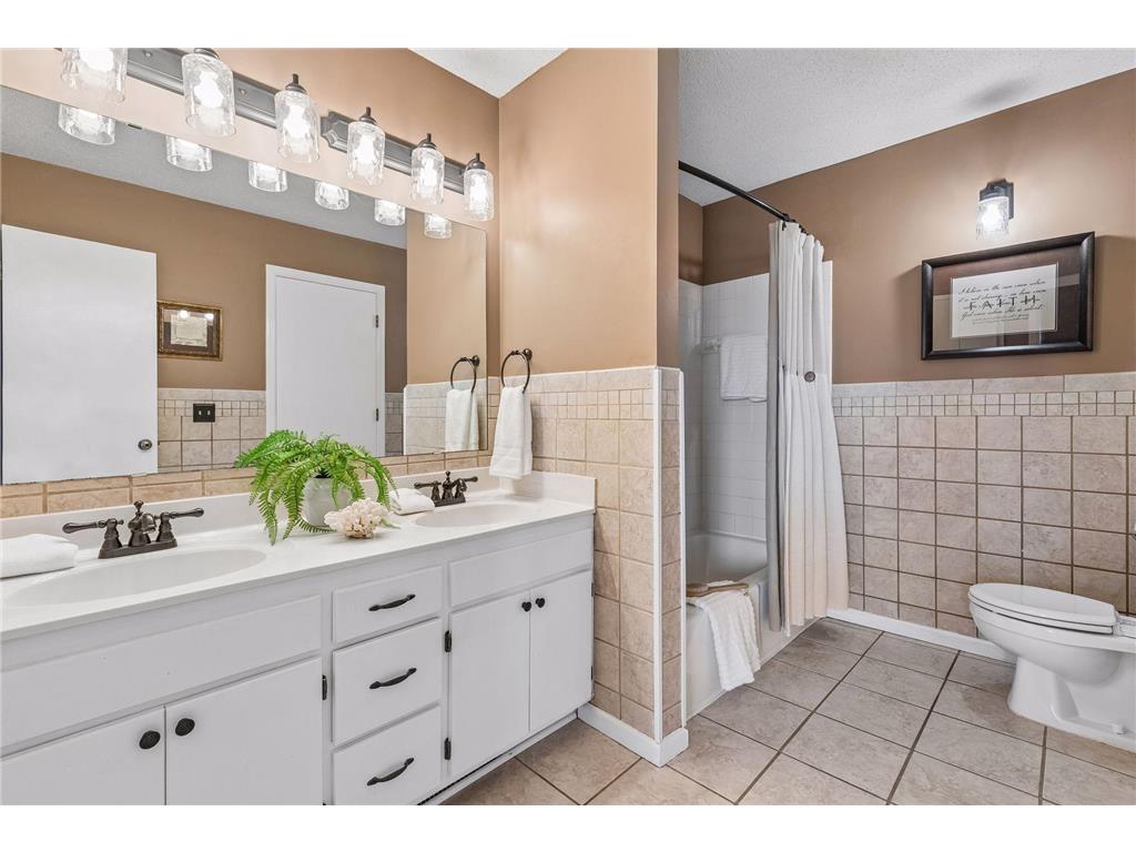 1120 Aston Place Burnsville MN 55337 7013804 image20