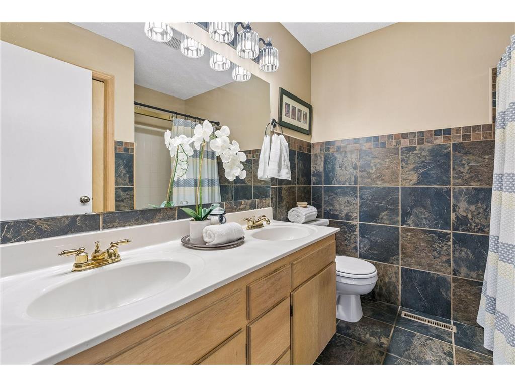 1120 Aston Place Burnsville MN 55337 7013804 image31