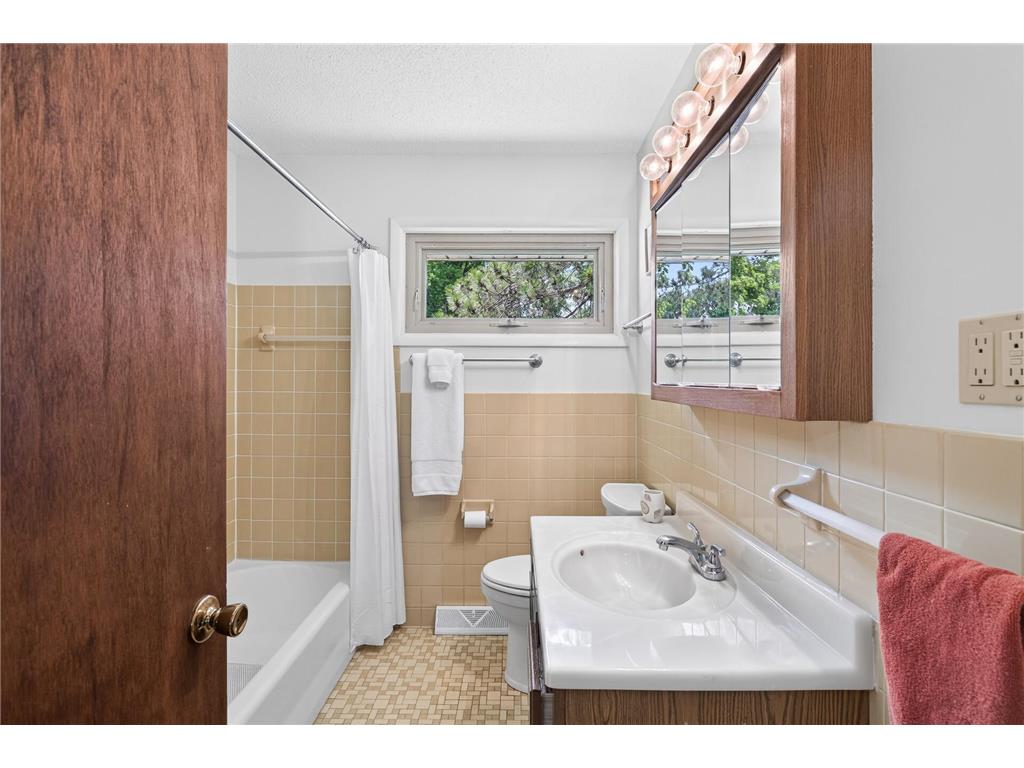 11201 Washburn Avenue S Bloomington MN 55431 7091845 image25