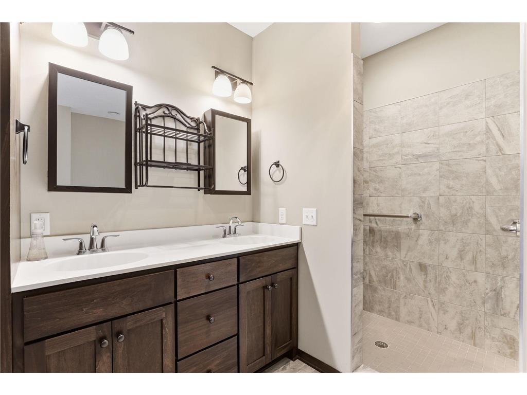 11206 Bushel Curve Woodbury MN 55129 7027321 image28